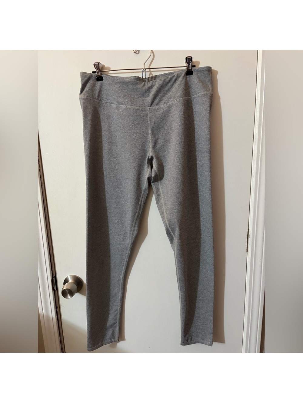 Women’s Fabletics XL Gray Leggings Tote7